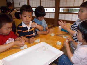 ヨモギ団子作り