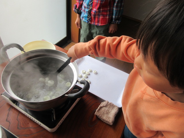 茹でる作業