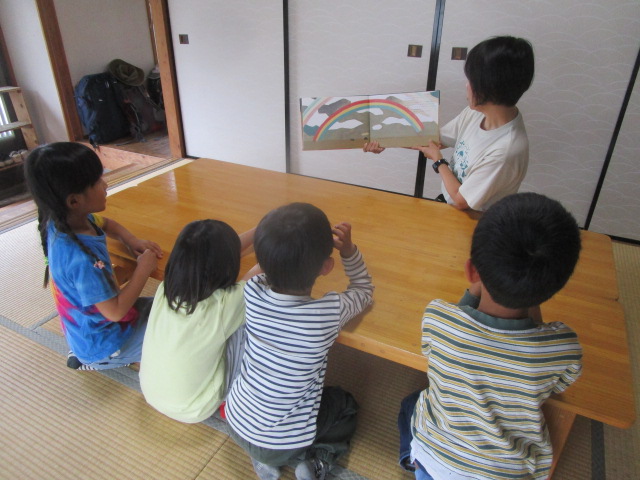 絵本を読む