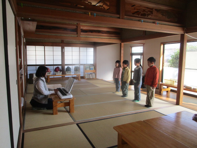 にじもく　うた