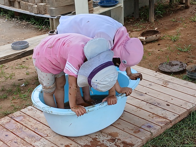 泥んこあそび