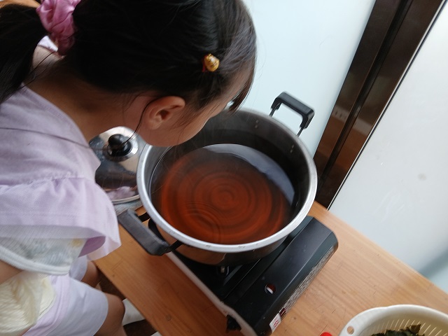草木染めいい匂いだよ